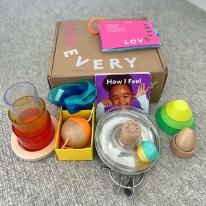 LOVEVERY “The Explorer” Toy Set (9-10 months)